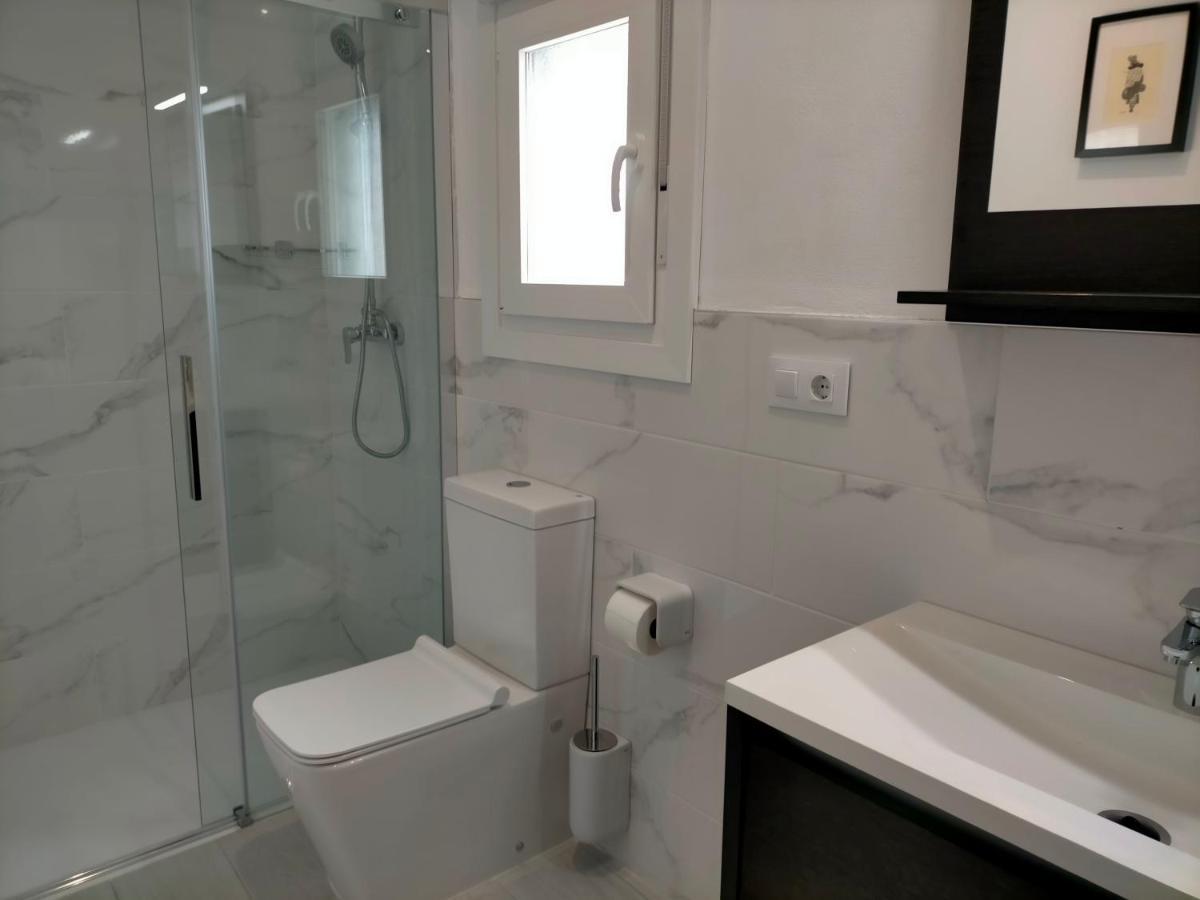 Con Terraza Y Piscina Comunitaria Appartement *